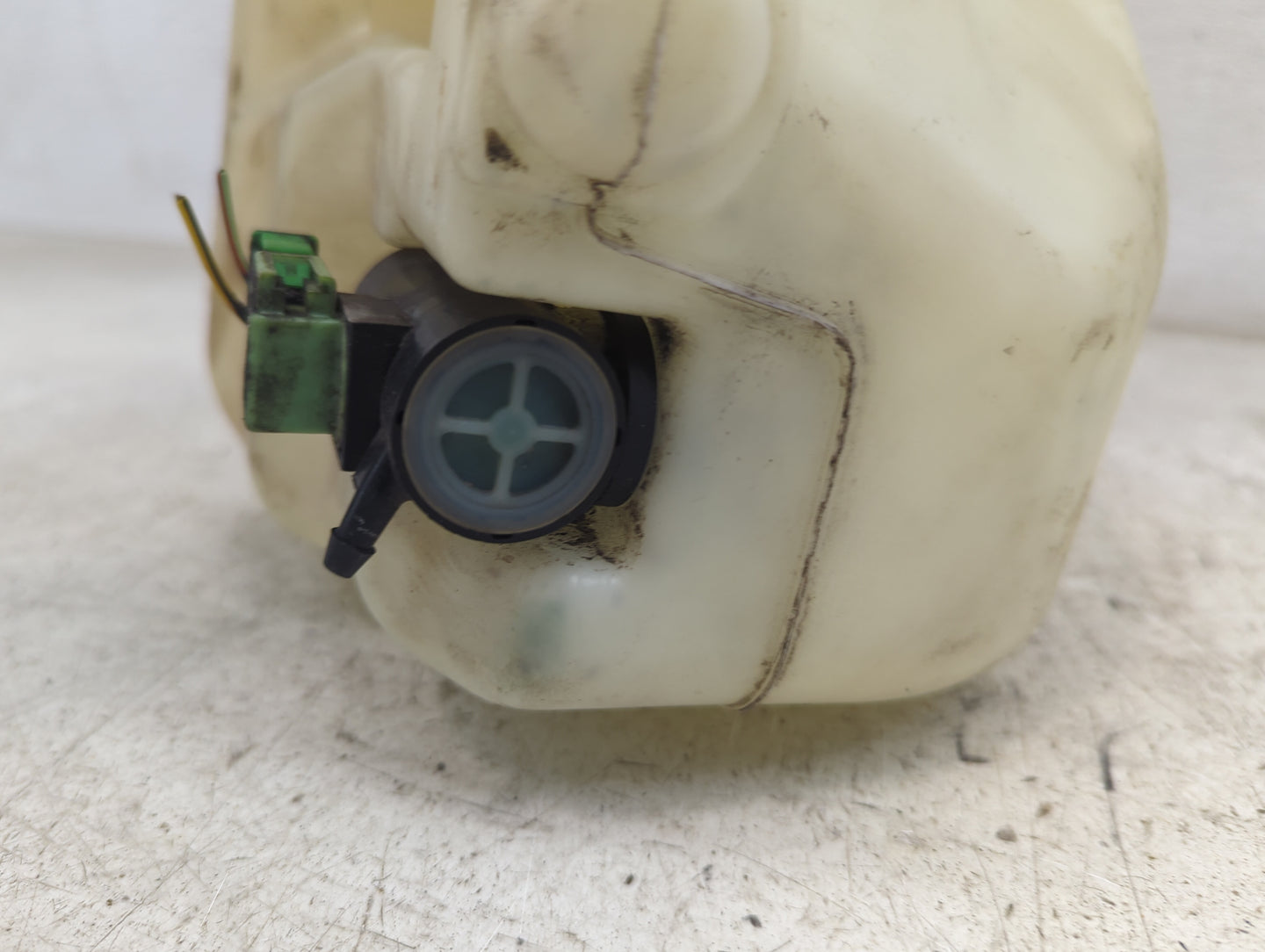 2005-2005 Subaru Impreza Windshield Washer Fluid Reservoir Bottle - Oemusedautoparts1.com