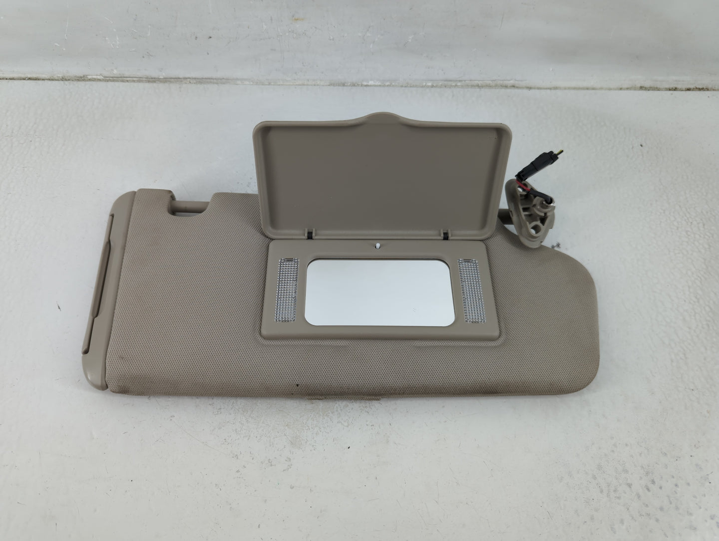 2002-2005 Subaru Legacy Sun Visor Shade Replacement Passenger Right Mirror Fits Fits 2002 2003 2004 2005 OEM Used Auto Parts