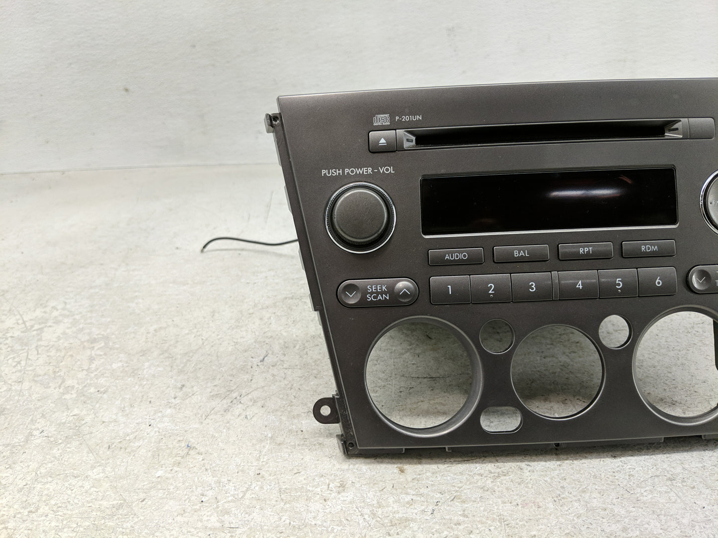 2005-2006 Subaru Legacy Radio AM FM Cd Player Receiver Replacement Fits Fits 2005 2006 OEM Used Auto Parts - Oemusedautopart