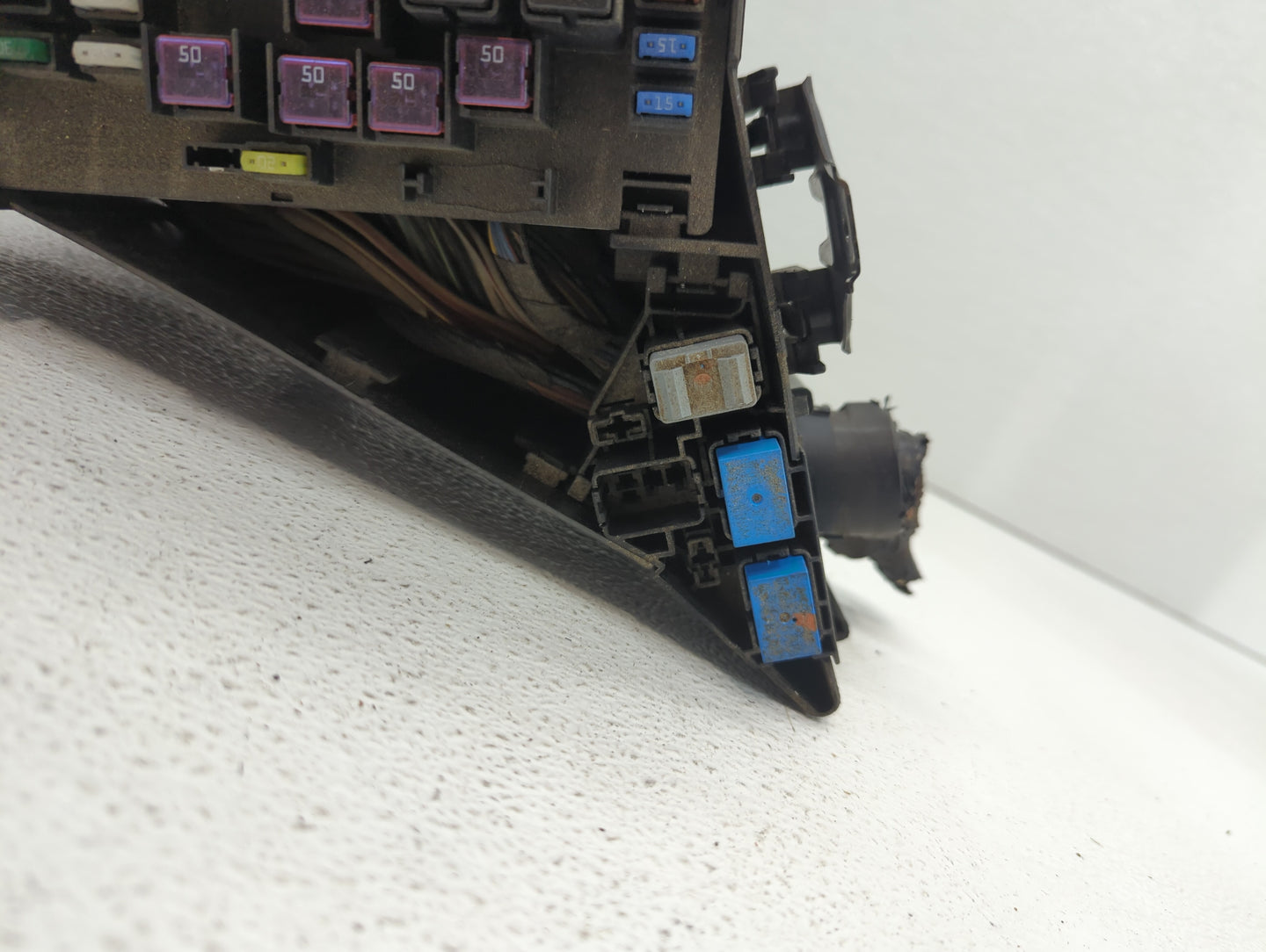 2002-2005 Subaru Legacy Fusebox Fuse Box Panel Relay Module P/N:MB502050B Fits Fits 2002 2003 2004 2005 OEM Used Auto Parts 