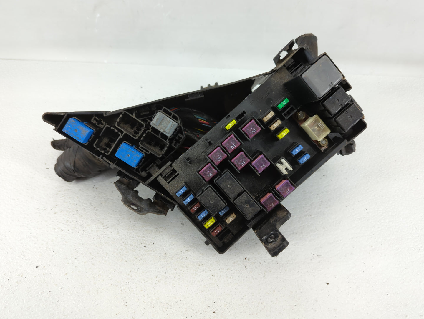 2002-2005 Subaru Legacy Fusebox Fuse Box Panel Relay Module P/N:MB100200B Fits Fits 2002 2003 2004 2005 OEM Used Auto Parts 