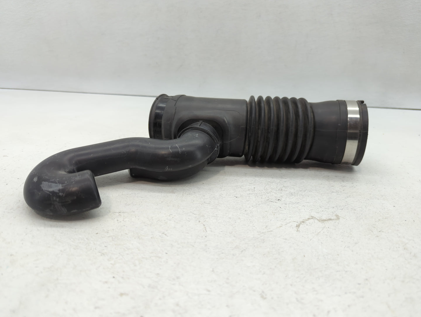 2005 Subaru Legacy Air Cleaner Intake Duct Hose Tube Black - Oemusedautoparts1.com