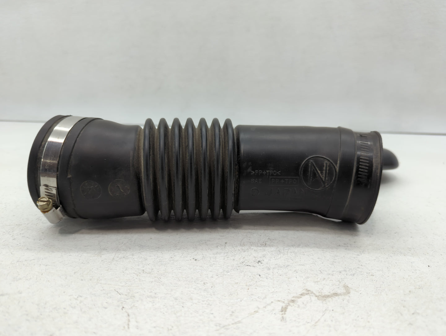 2005 Subaru Legacy Air Cleaner Intake Duct Hose Tube Black - Oemusedautoparts1.com