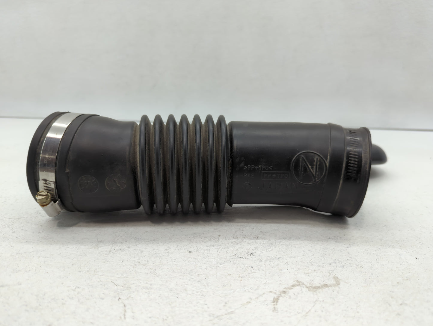 2005 Subaru Legacy Air Cleaner Intake Duct Hose Tube Black - Oemusedautoparts1.com