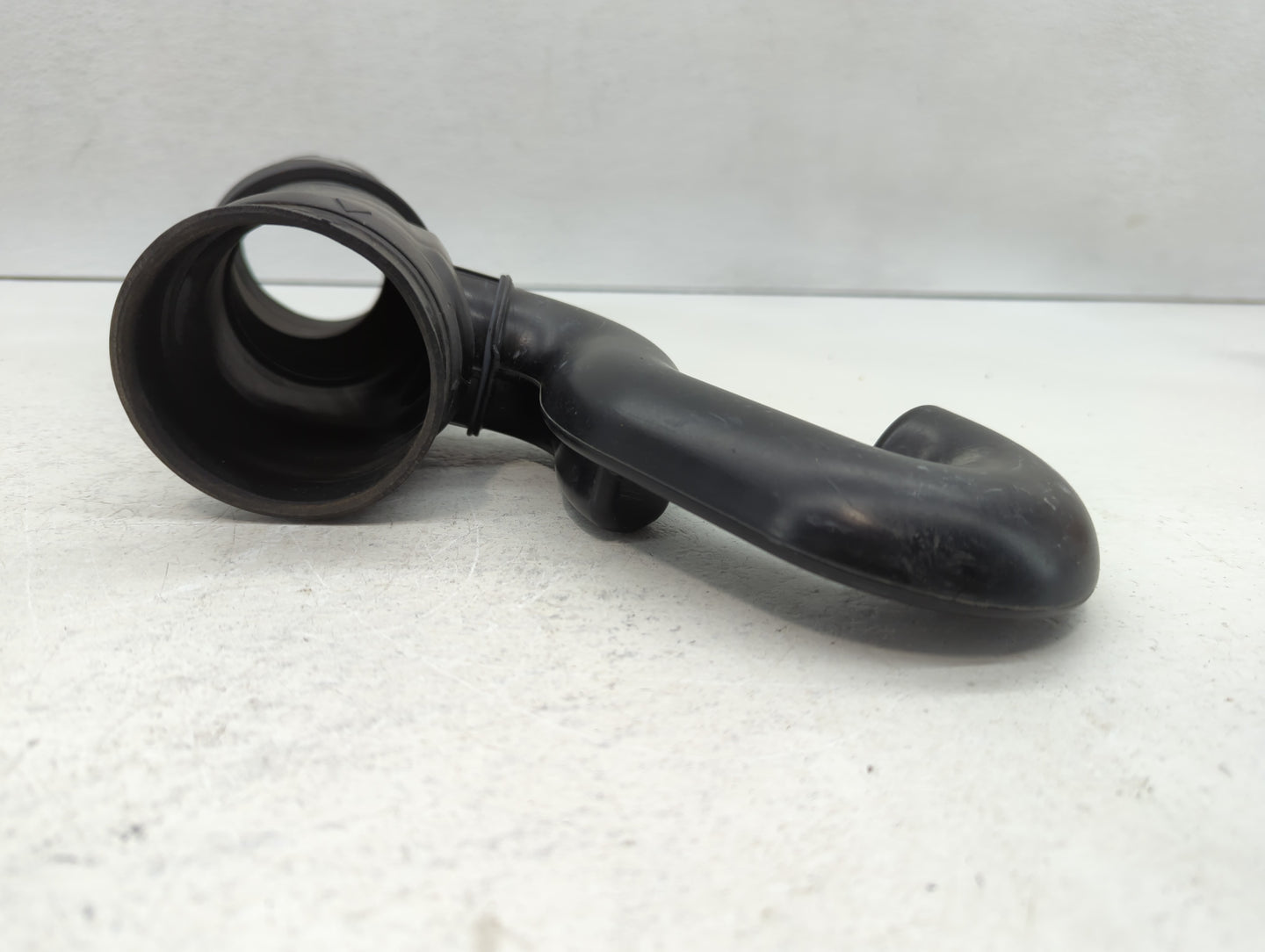 2005 Subaru Legacy Air Cleaner Intake Duct Hose Tube Black - Oemusedautoparts1.com