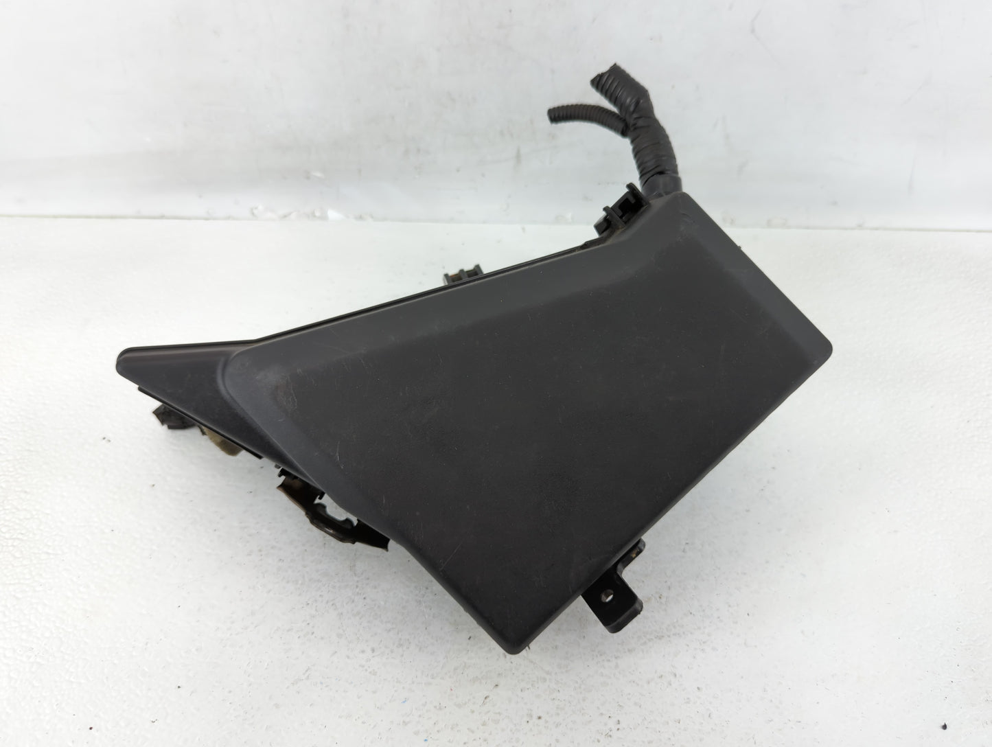 2002-2005 Subaru Legacy Fusebox Fuse Box Panel Relay Module P/N:MB100200B Fits Fits 2002 2003 2004 2005 OEM Used Auto Parts 