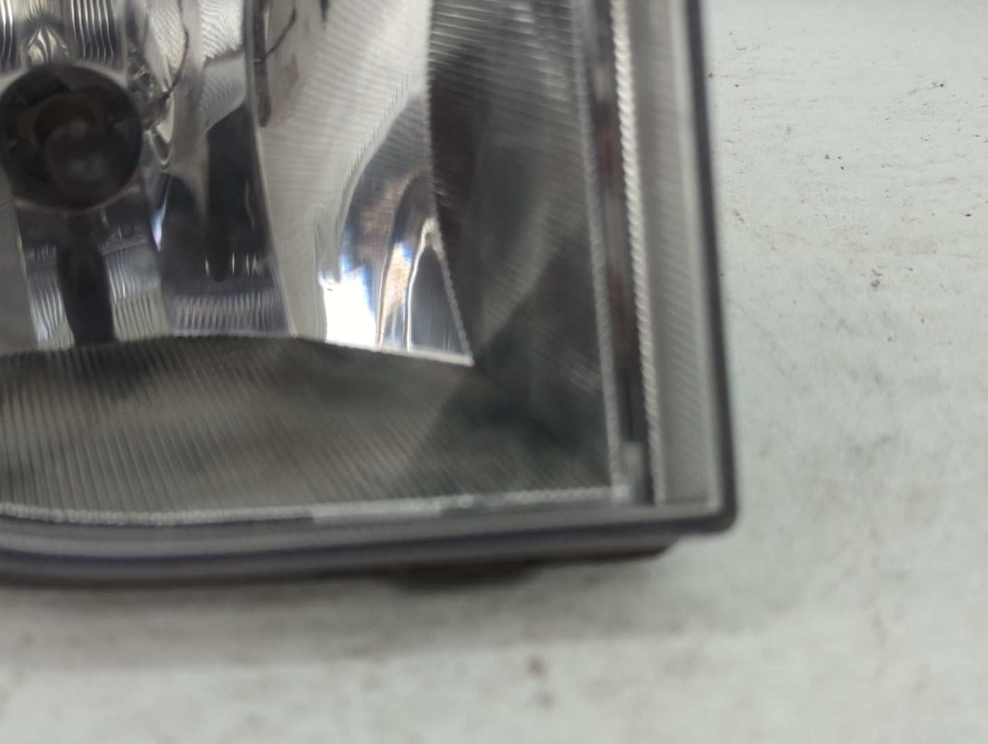 2004-2008 Suzuki Forenza Driver Left Oem Front Light Lamp - Oemusedautoparts1.com