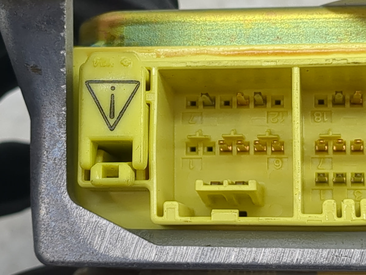 2003-2004 Toyota 4runner Safety Restraint Srs Airbag Control Module - Oemusedautoparts1.com