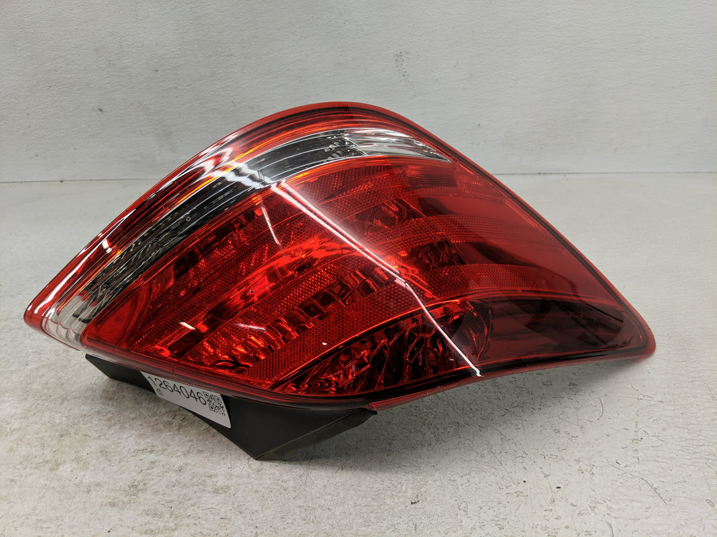 2005-2010 Toyota Avalon Tail Light Assembly Driver Left OEM Fits Fits 2005 2006 2007 2010 OEM Used Auto Parts - Oemusedautop