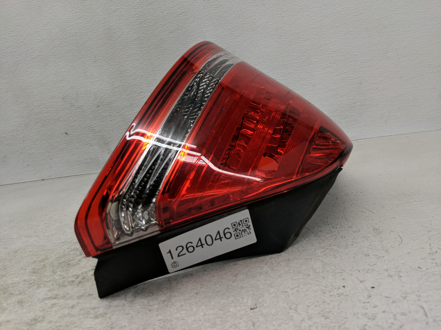 2005-2010 Toyota Avalon Tail Light Assembly Driver Left OEM Fits Fits 2005 2006 2007 2010 OEM Used Auto Parts - Oemusedautop