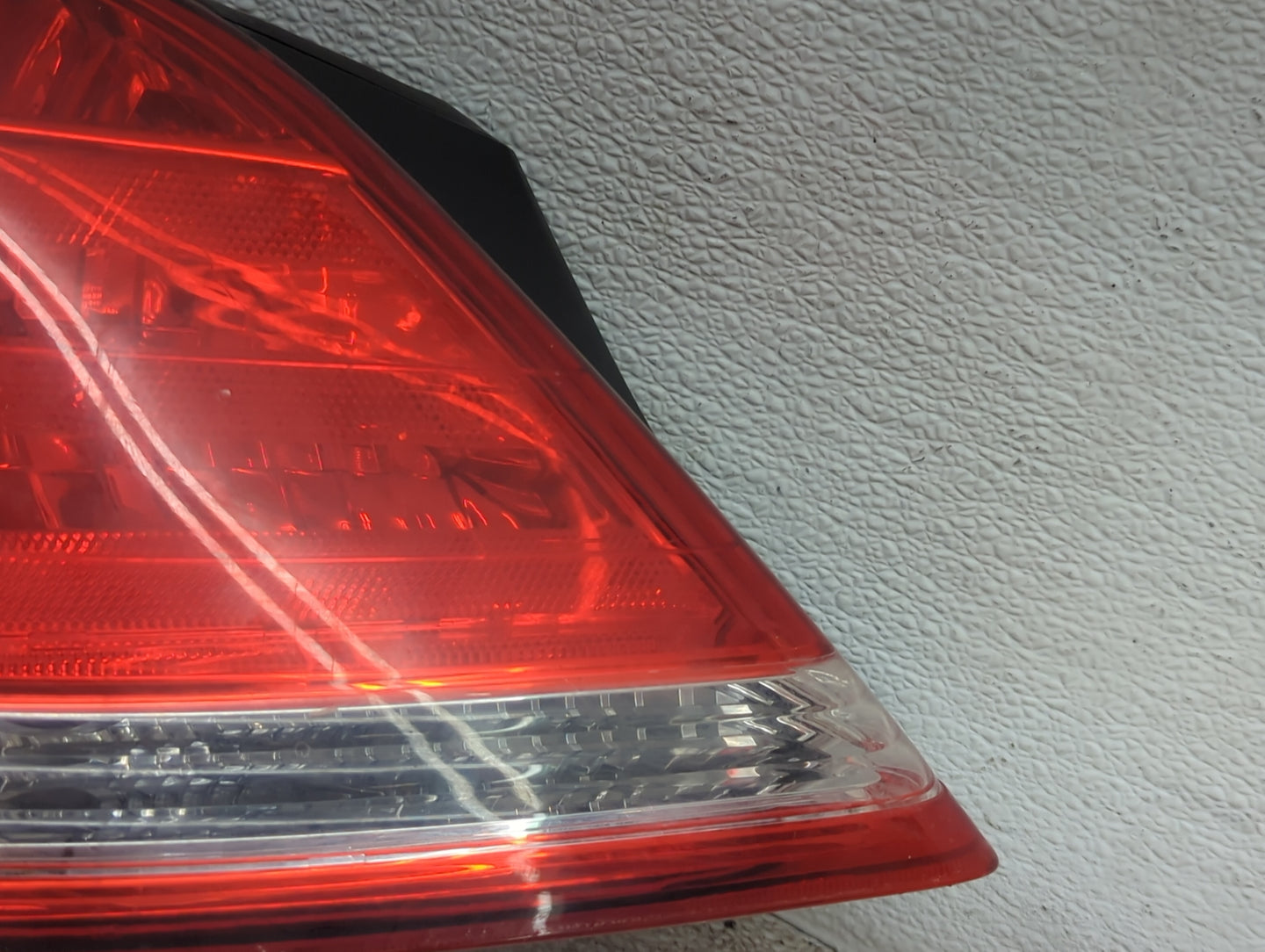 2005-2010 Toyota Avalon Tail Light Assembly Passenger Right OEM Fits Fits 2005 2006 2007 2010 OEM Used Auto Parts - Oemuseda