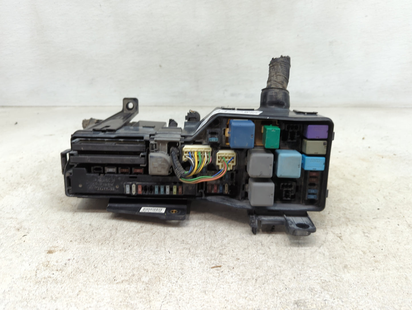 2005 Toyota Avalon Fusebox Fuse Box Panel Relay Module P/N:100010AM 8272007060 Fits OEM Used Auto Parts - Oemusedautoparts1.