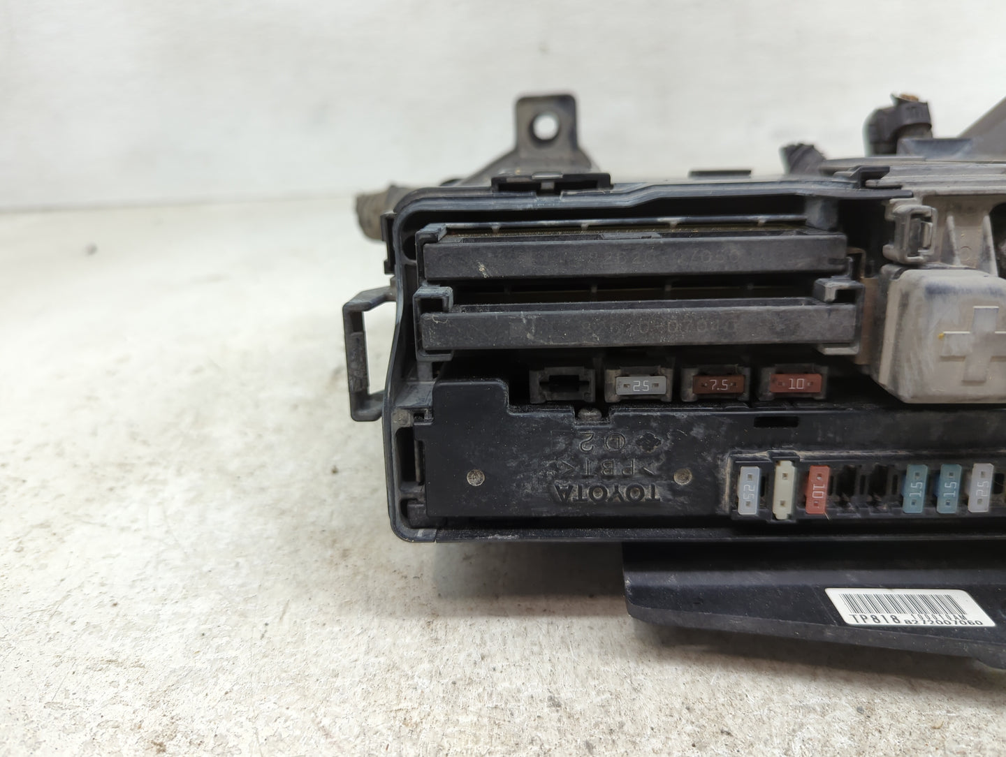 2005 Toyota Avalon Fusebox Fuse Box Panel Relay Module P/N:100010AM 8272007060 Fits OEM Used Auto Parts - Oemusedautoparts1.