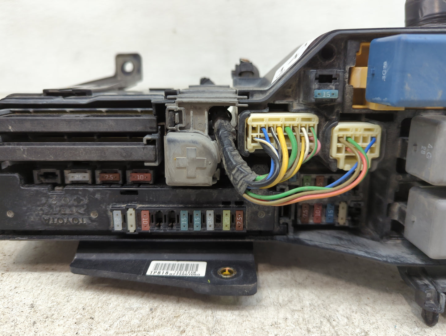 2005 Toyota Avalon Fusebox Fuse Box Panel Relay Module P/N:100010AM 8272007060 Fits OEM Used Auto Parts - Oemusedautoparts1.