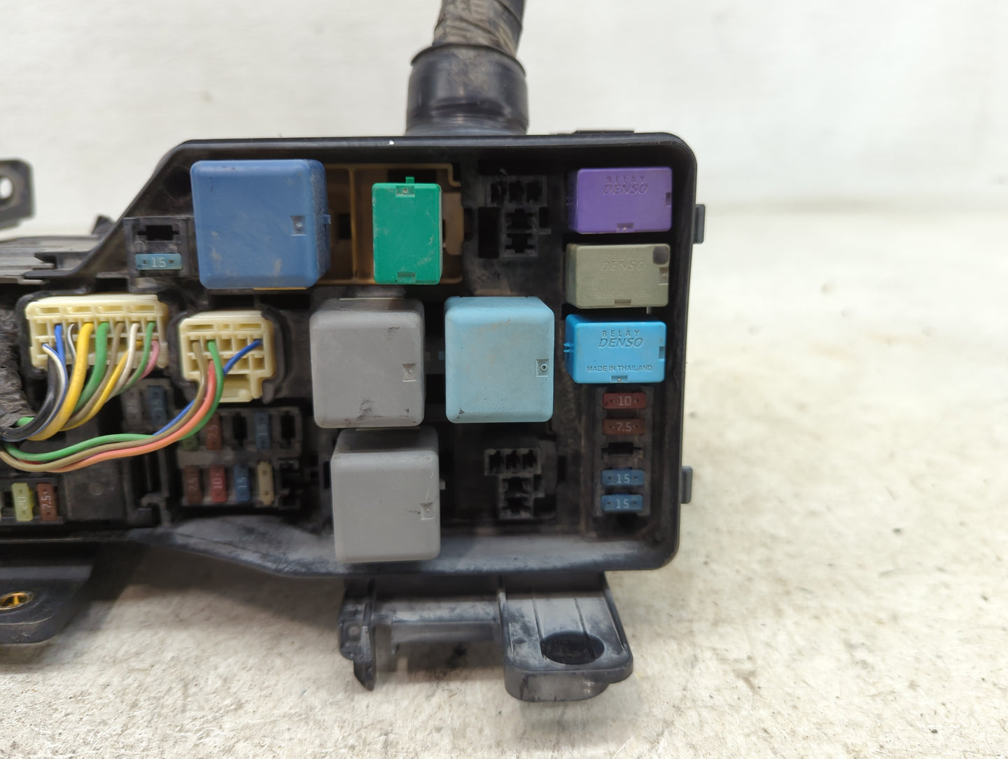 2005 Toyota Avalon Fusebox Fuse Box Panel Relay Module P/N:100010AM 8272007060 Fits OEM Used Auto Parts - Oemusedautoparts1.