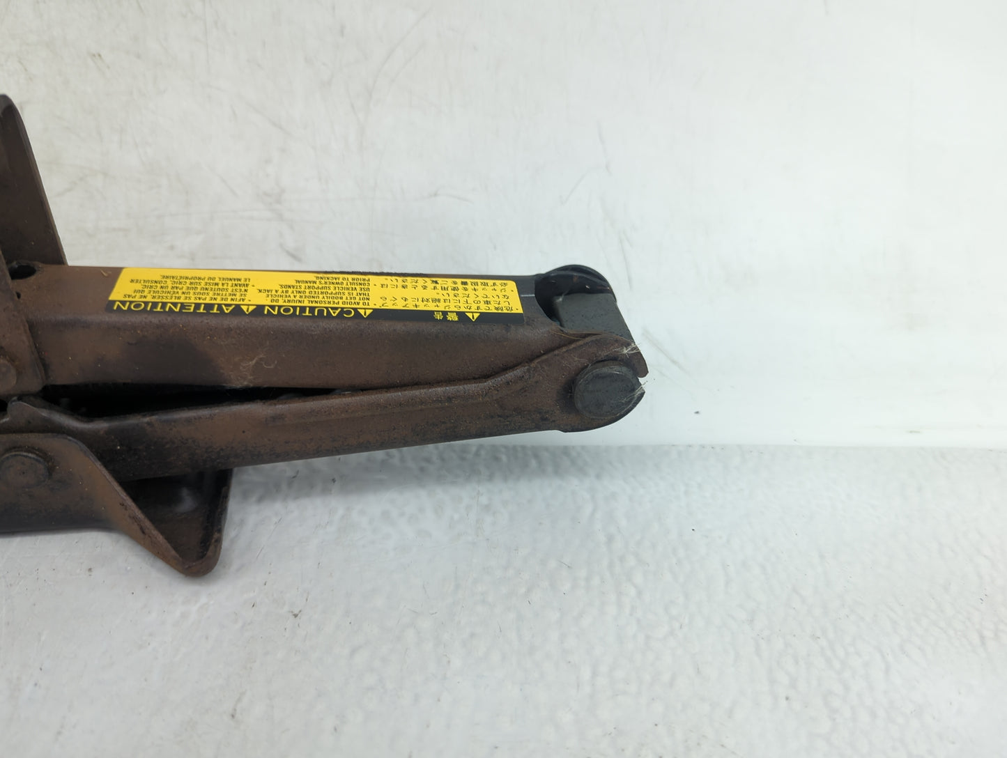 2005 Toyota Avalon Spare Scissor Car Jack - Oemusedautoparts1.com