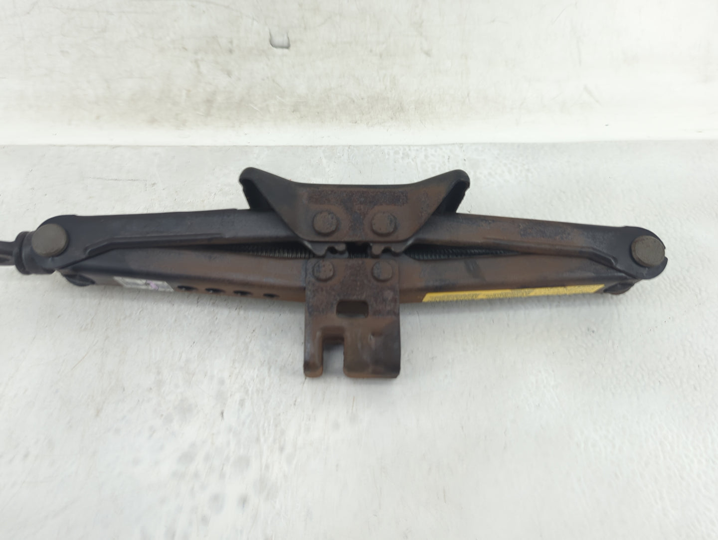 2005 Toyota Avalon Spare Scissor Car Jack - Oemusedautoparts1.com