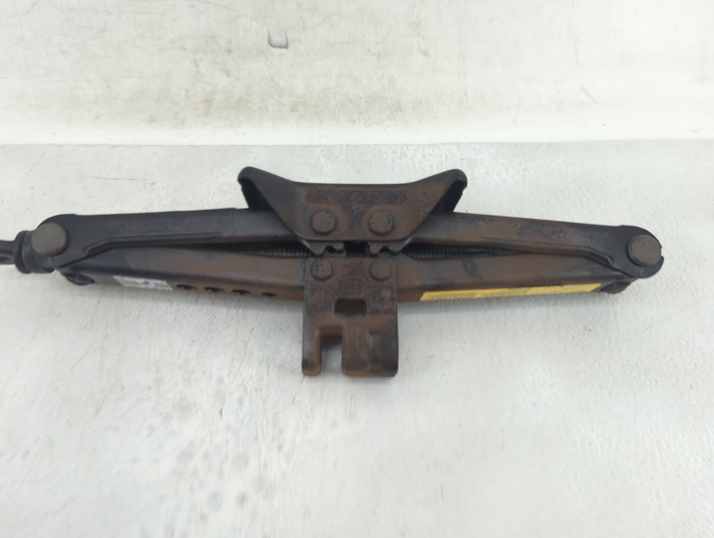 2005 Toyota Avalon Spare Scissor Car Jack - Oemusedautoparts1.com