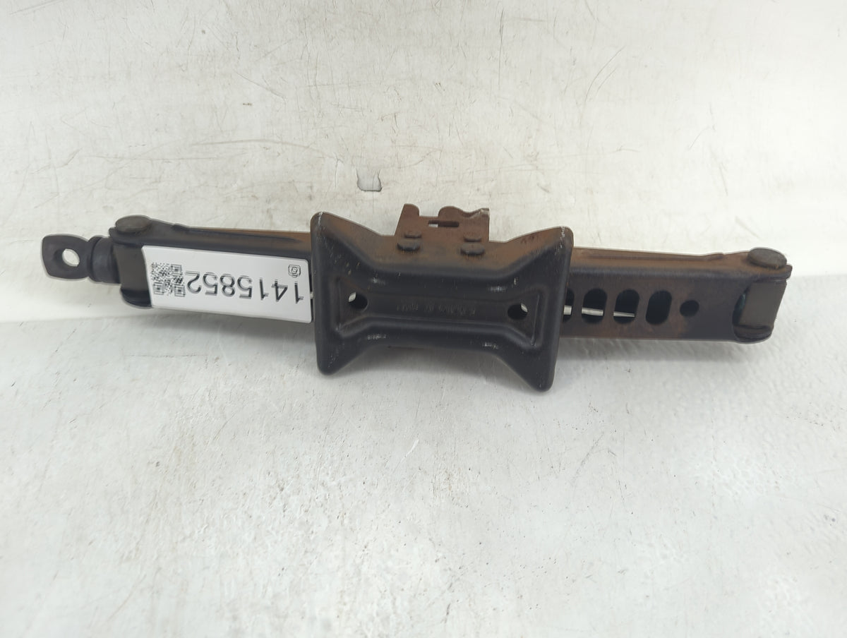 2005 Toyota Avalon Spare Scissor Car Jack - Oemusedautoparts1.com