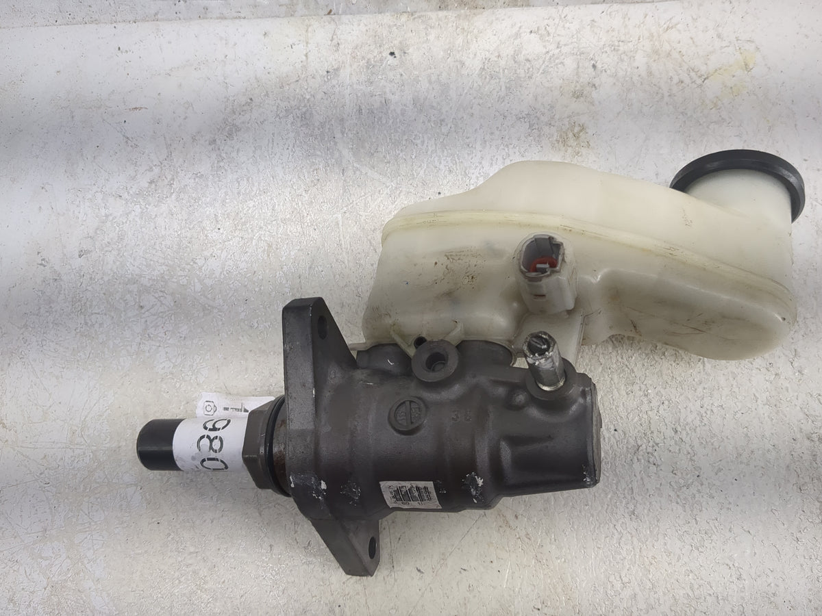 2005-2007 Toyota Avalon Brake Master Cylinder 1498090 - Oemusedautoparts1.com