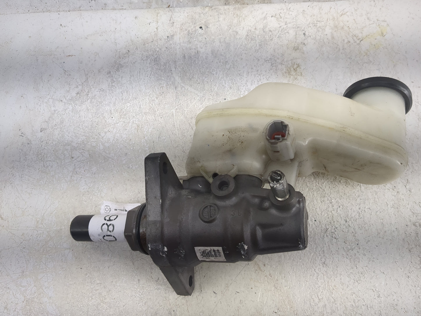 2005-2007 Toyota Avalon Brake Master Cylinder 1498090 - Oemusedautoparts1.com