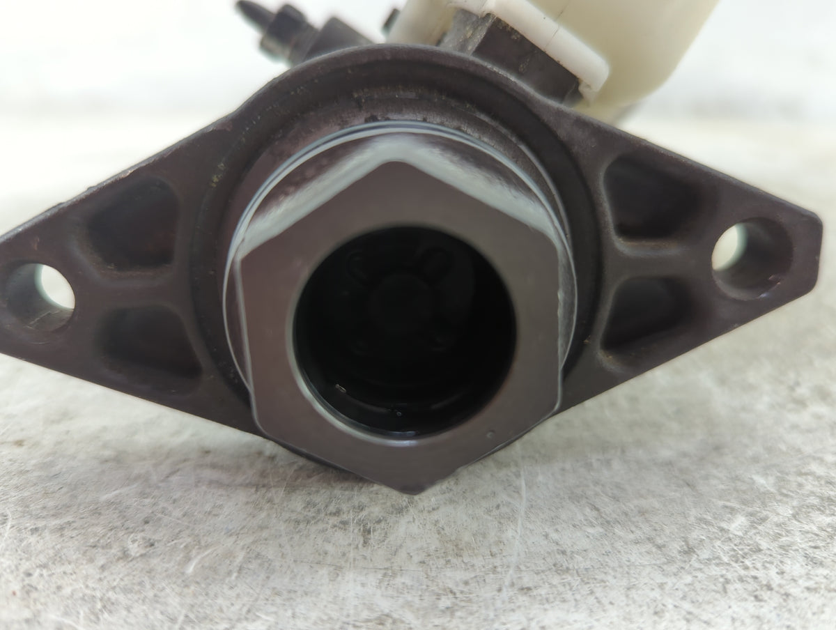 2005-2007 Toyota Avalon Brake Master Cylinder 1515853 - Oemusedautoparts1.com