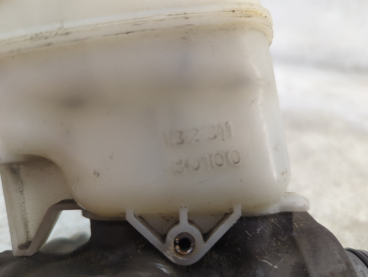 2005-2007 Toyota Avalon Brake Master Cylinder 1515853 - Oemusedautoparts1.com