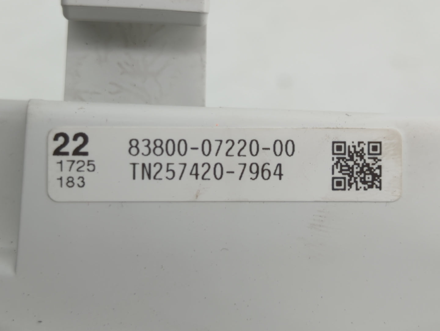 2005-2006 Toyota Avalon Instrument Cluster Speedometer Gauges P/N:83800-07220-00 83800-07211-00 Fits Fits 2005 2006 OEM Used