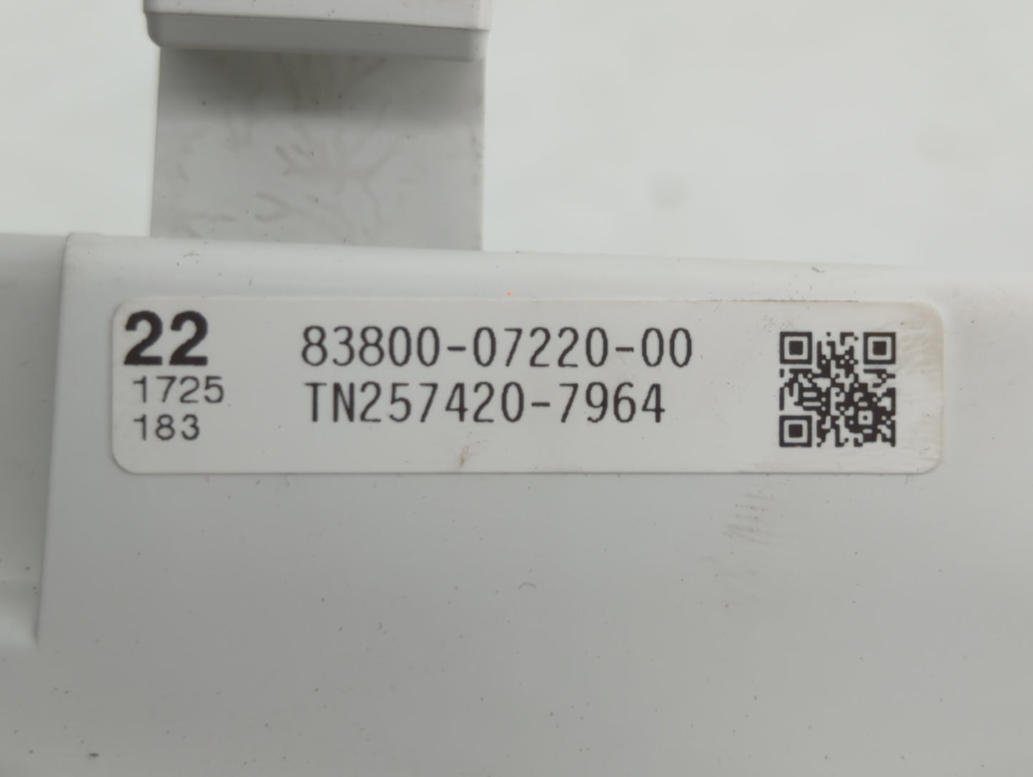 2005-2006 Toyota Avalon Instrument Cluster Speedometer Gauges P/N:83800-07220-00 83800-07211-00 Fits Fits 2005 2006 OEM Used