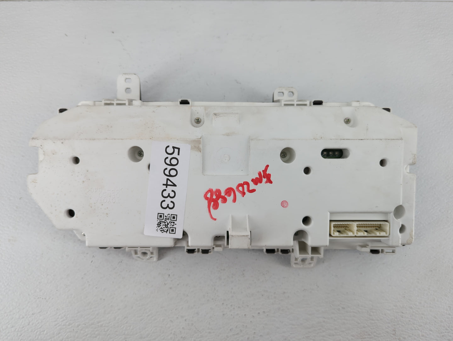 2005-2006 Toyota Avalon Instrument Cluster Speedometer Gauges P/N:83800-07220-00 Fits Fits 2005 2006 OEM Used Auto Parts - O