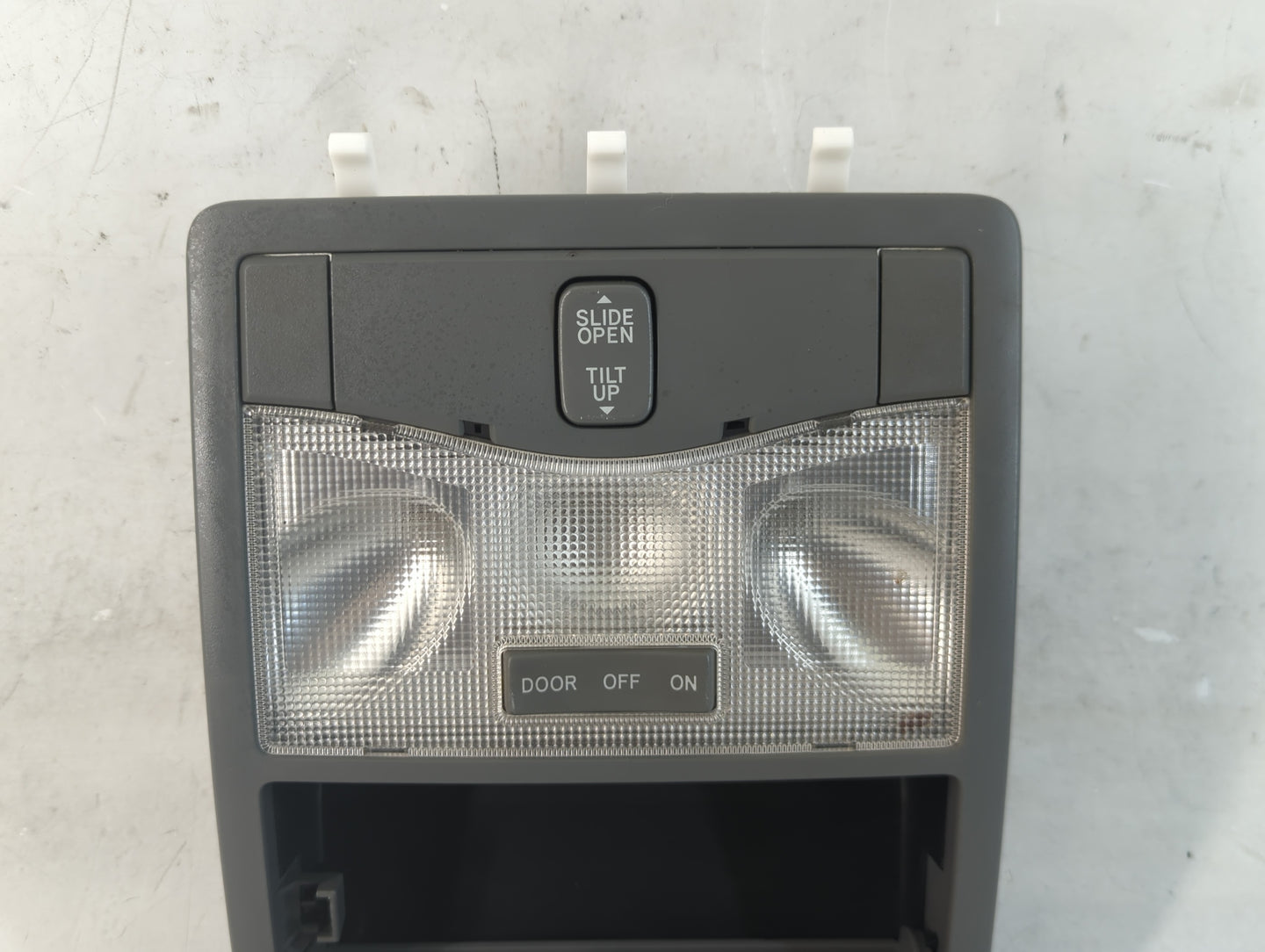 2005 Toyota Avalon Overhead Roof Console Interior Dome Light - Oemusedautoparts1.com
