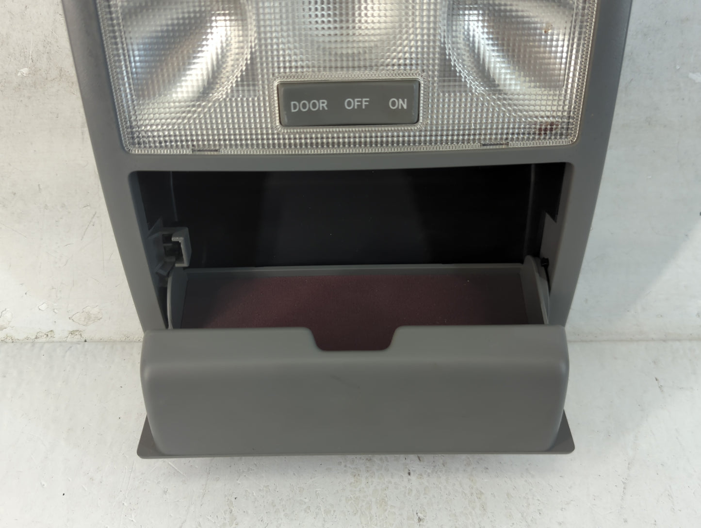 2005 Toyota Avalon Overhead Roof Console Interior Dome Light - Oemusedautoparts1.com