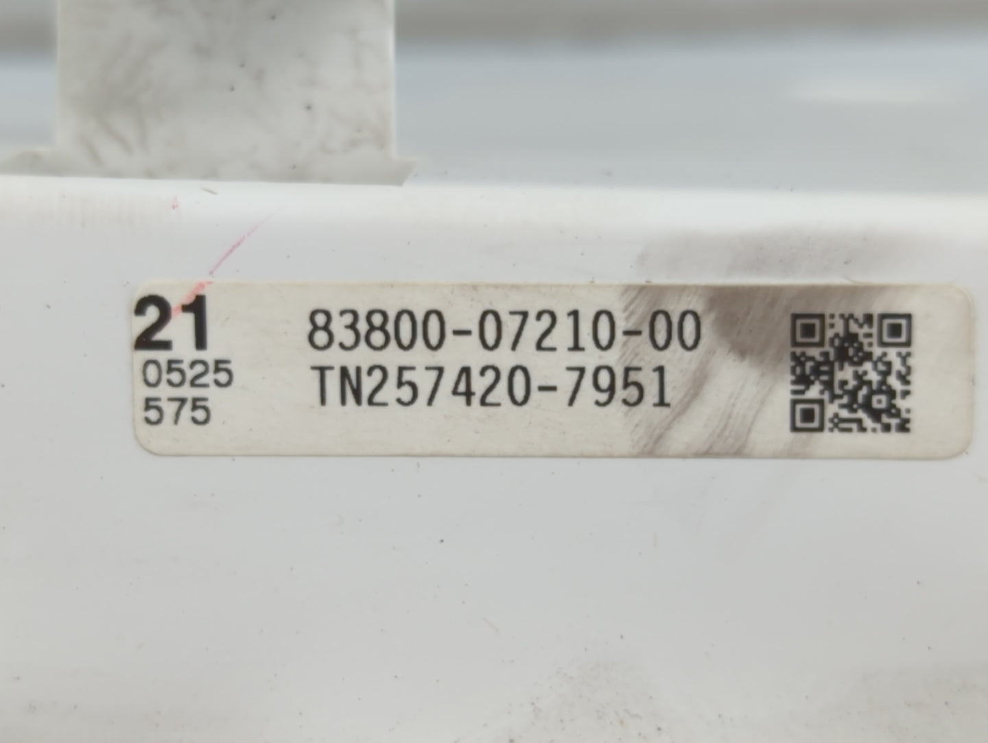 2005-2006 Toyota Avalon Instrument Cluster Speedometer Gauges P/N:83800-07210-00 Fits Fits 2005 2006 OEM Used Auto Parts - O
