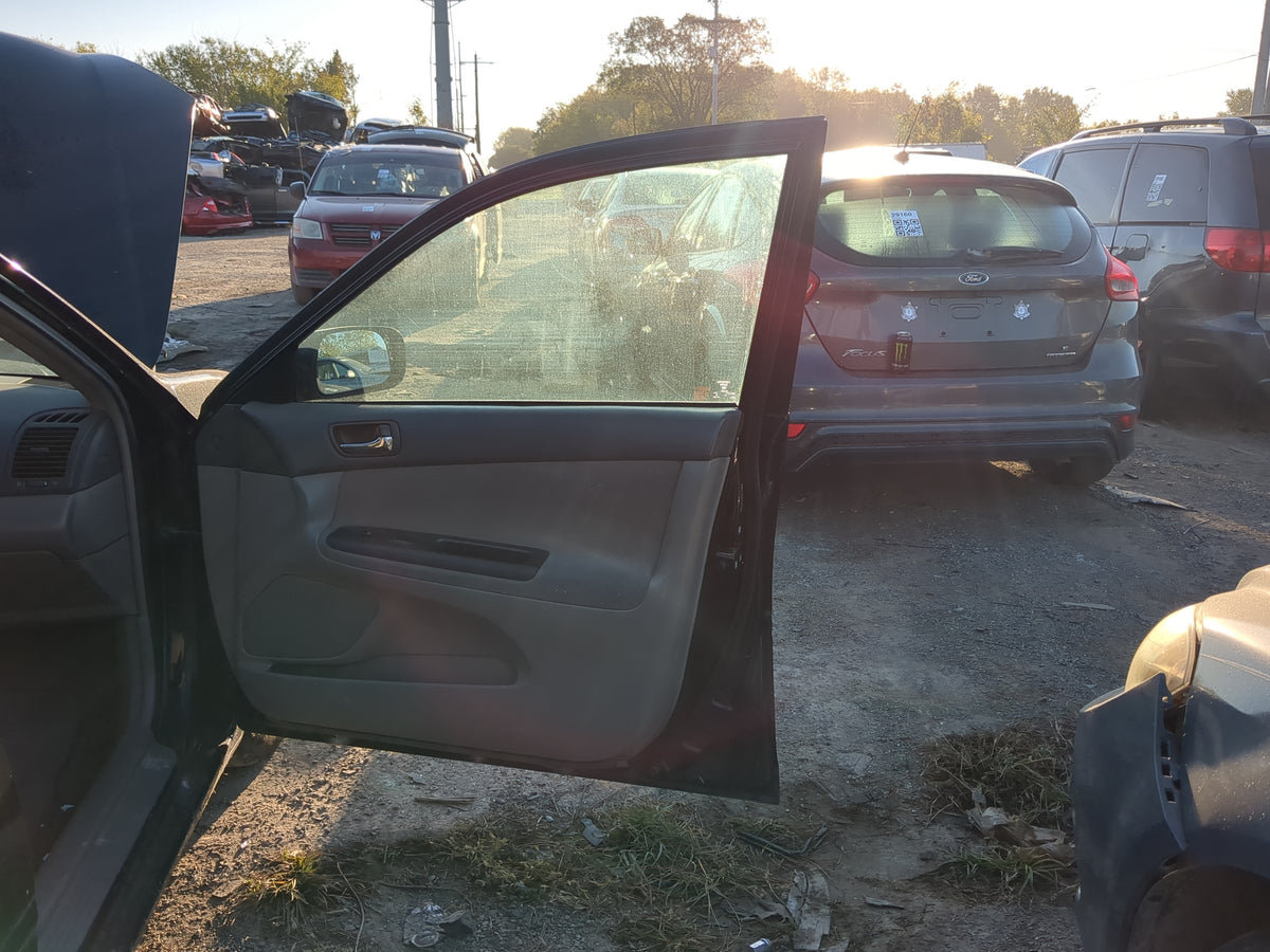 2002-2006 Toyota Camry Passenger Front Door Oem 1187176 - Oemusedautoparts1.com
