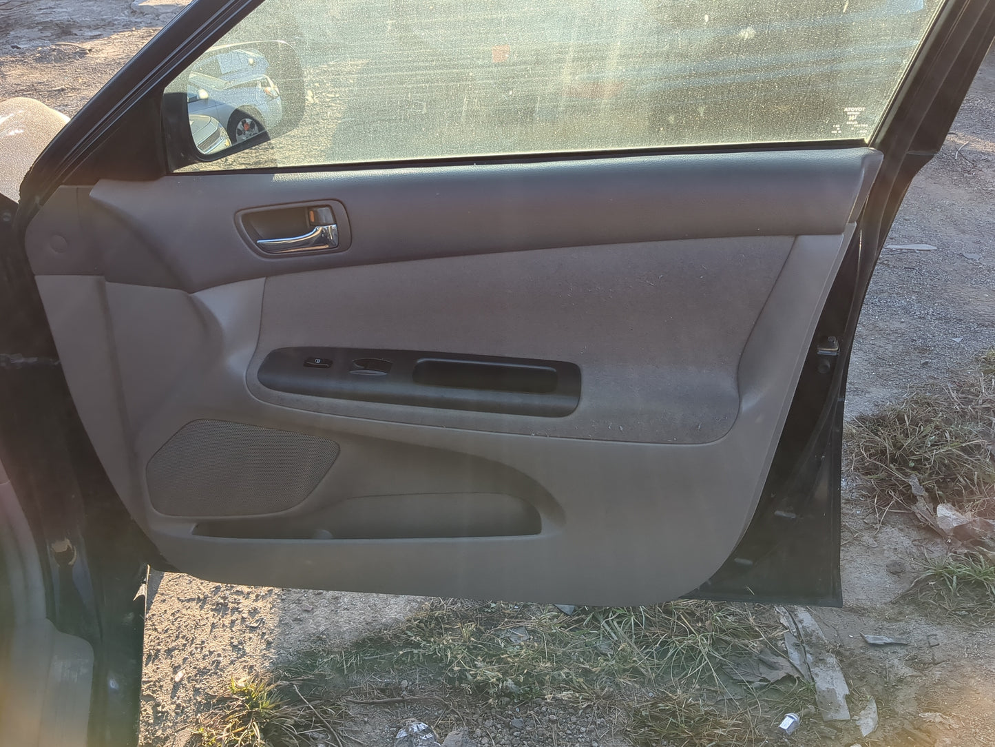2005 Toyota Camry Front Right Passenger Interior Door Panel Trim 1187272 - Oemusedautoparts1.com