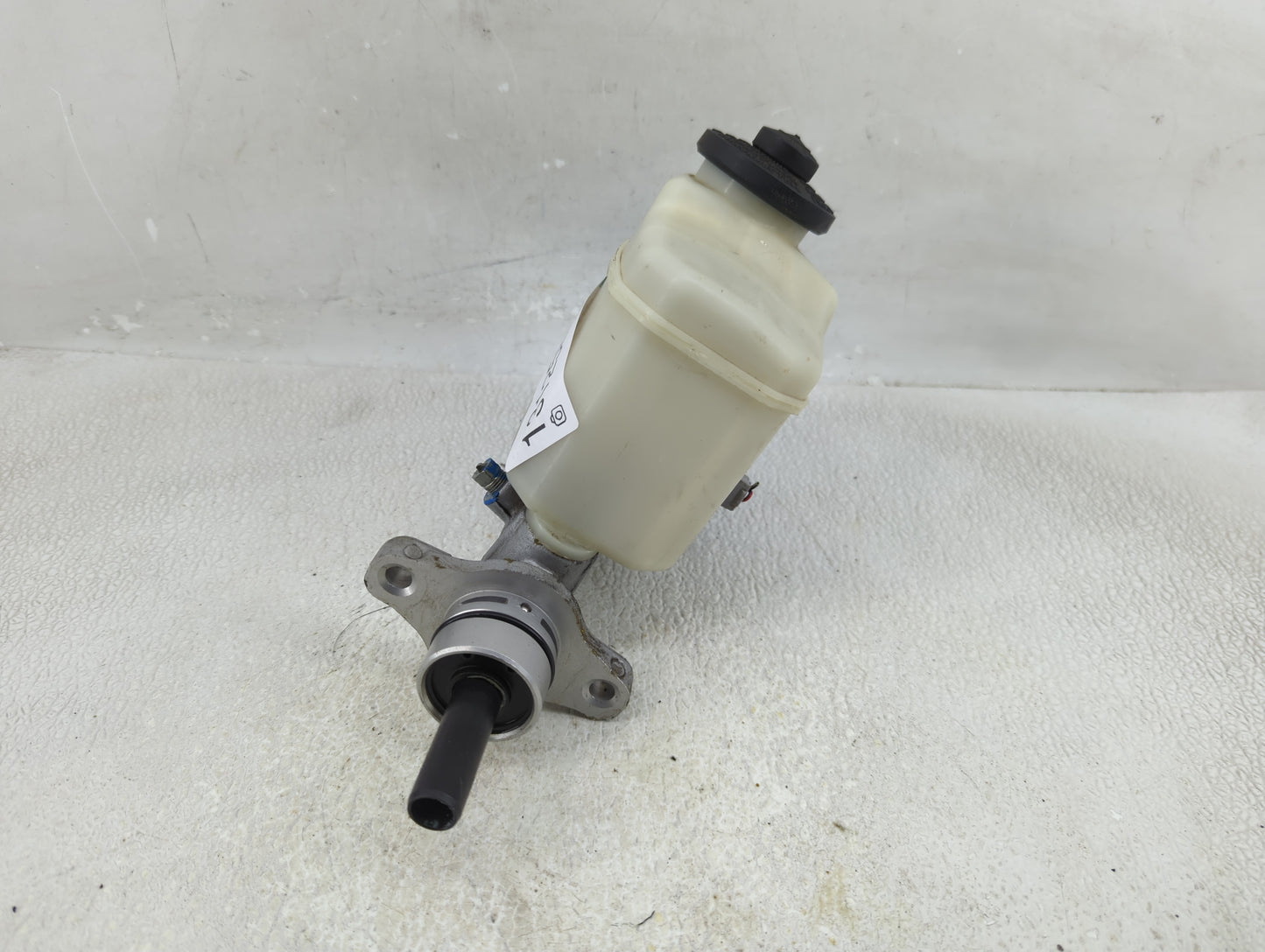 2002-2006 Toyota Camry Brake Master Cylinder 1312580 - Oemusedautoparts1.com