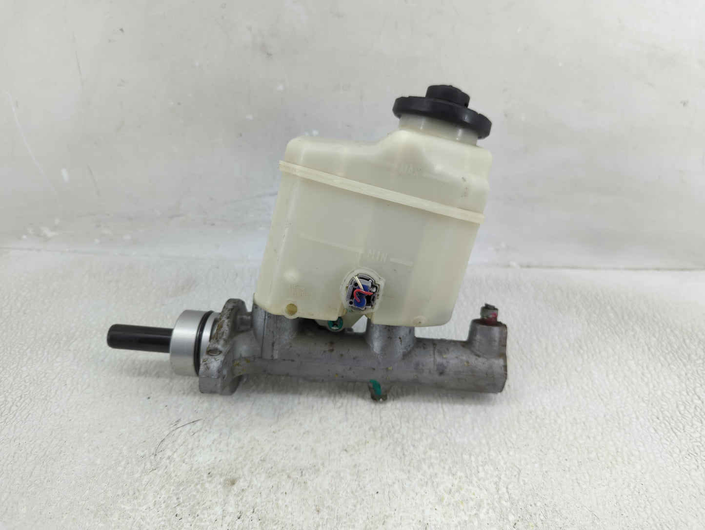 2002-2006 Toyota Camry Brake Master Cylinder - Oemusedautoparts1.com