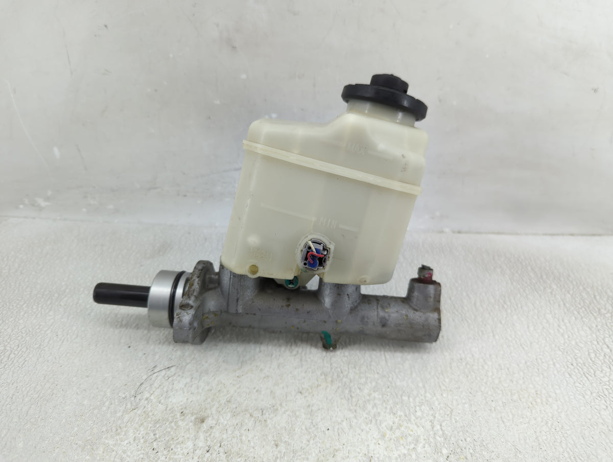2002-2006 Toyota Camry Brake Master Cylinder 1312580 - Oemusedautoparts1.com