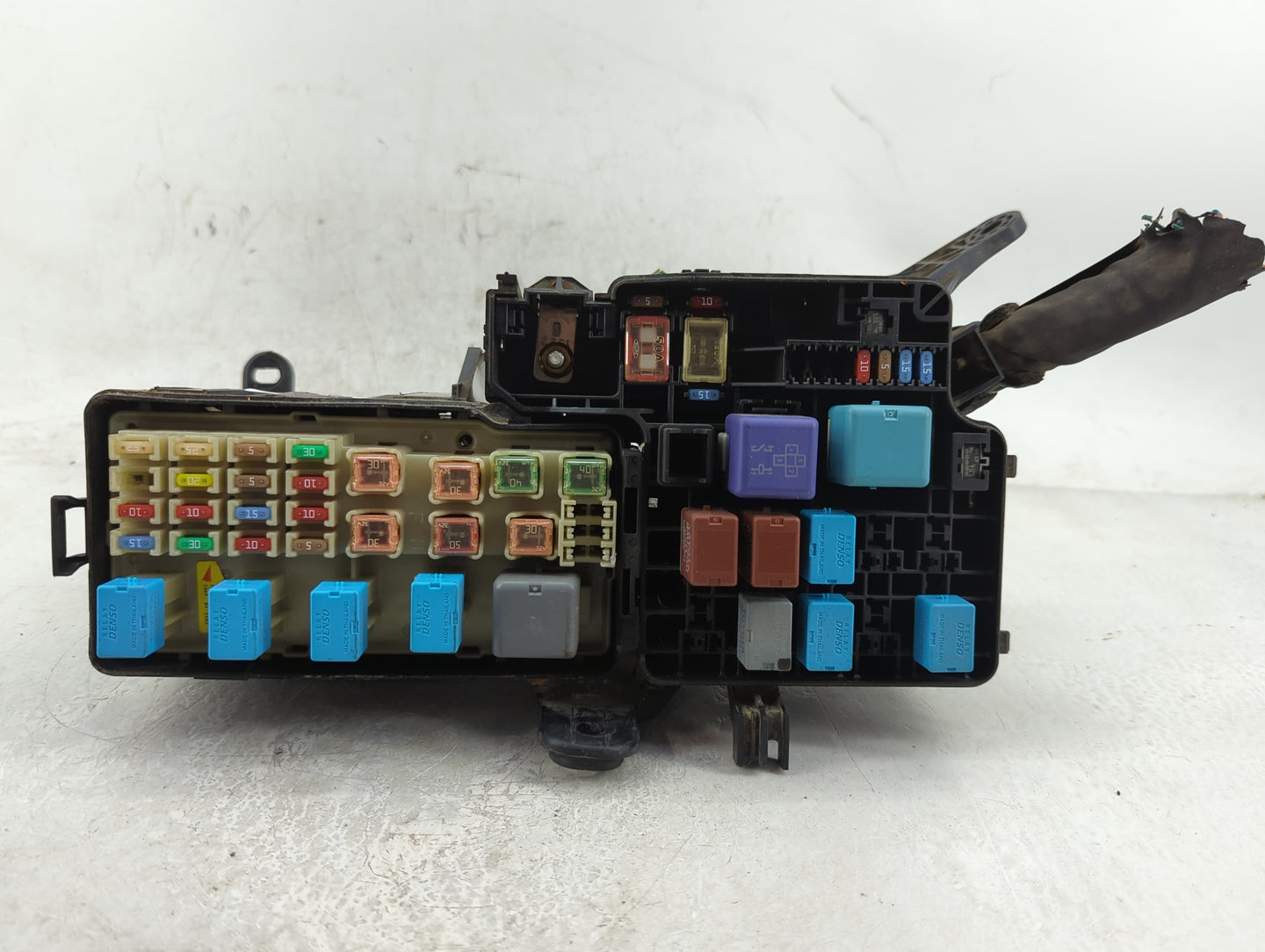 2004-2006 Toyota Camry Fusebox Fuse Box Panel Relay Module Fits Fits 2004 2005 2006 OEM Used Auto Parts - Oemusedautoparts1.