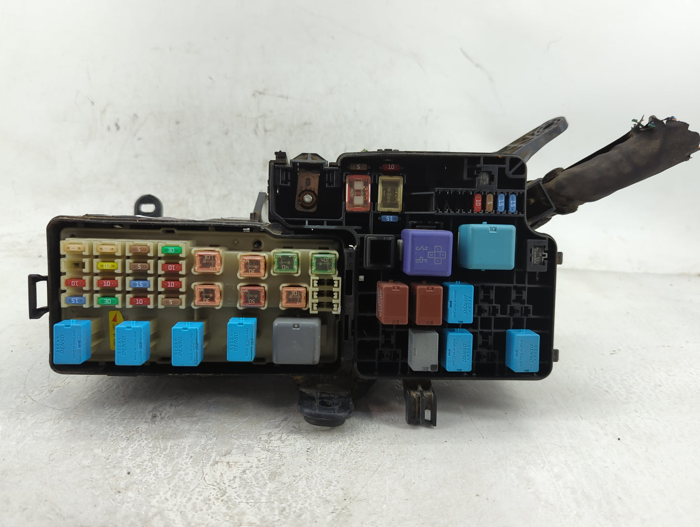 2004-2006 Toyota Camry Fusebox Fuse Box Panel Relay Module Fits Fits 2004 2005 2006 OEM Used Auto Parts - Oemusedautoparts1.