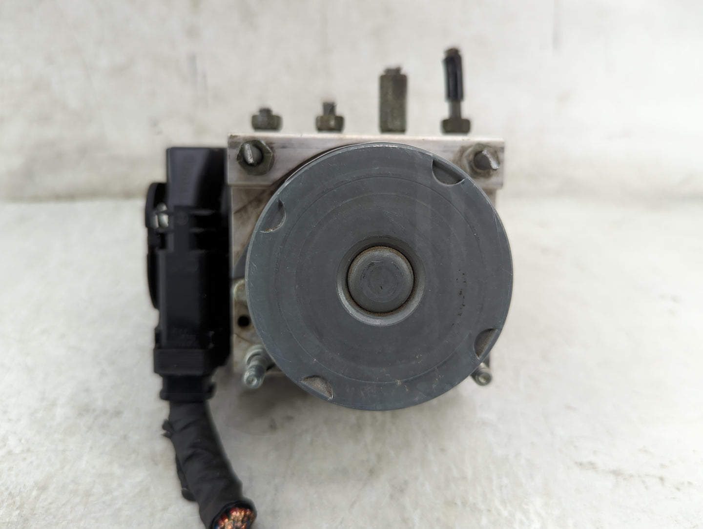 2005-2006 Toyota Camry ABS Pump Control Module Replacement P/N:0 265 800 365 0 265 231 439 Fits Fits 2005 2006 OEM Used Auto