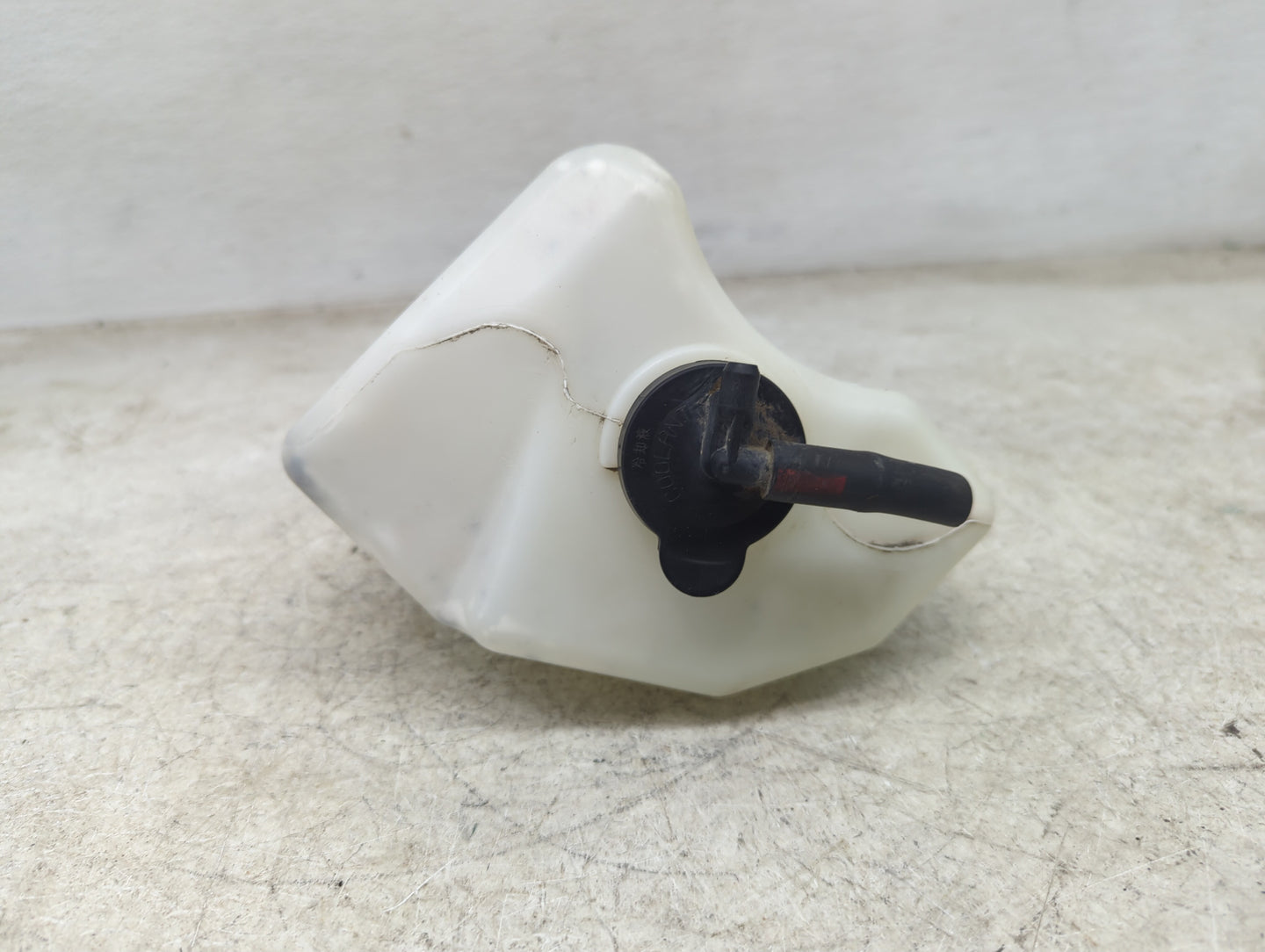 2002-2006 Toyota Camry Radiator Coolant Overflow Expansion Tank Bottle 1449690 - Oemusedautoparts1.com