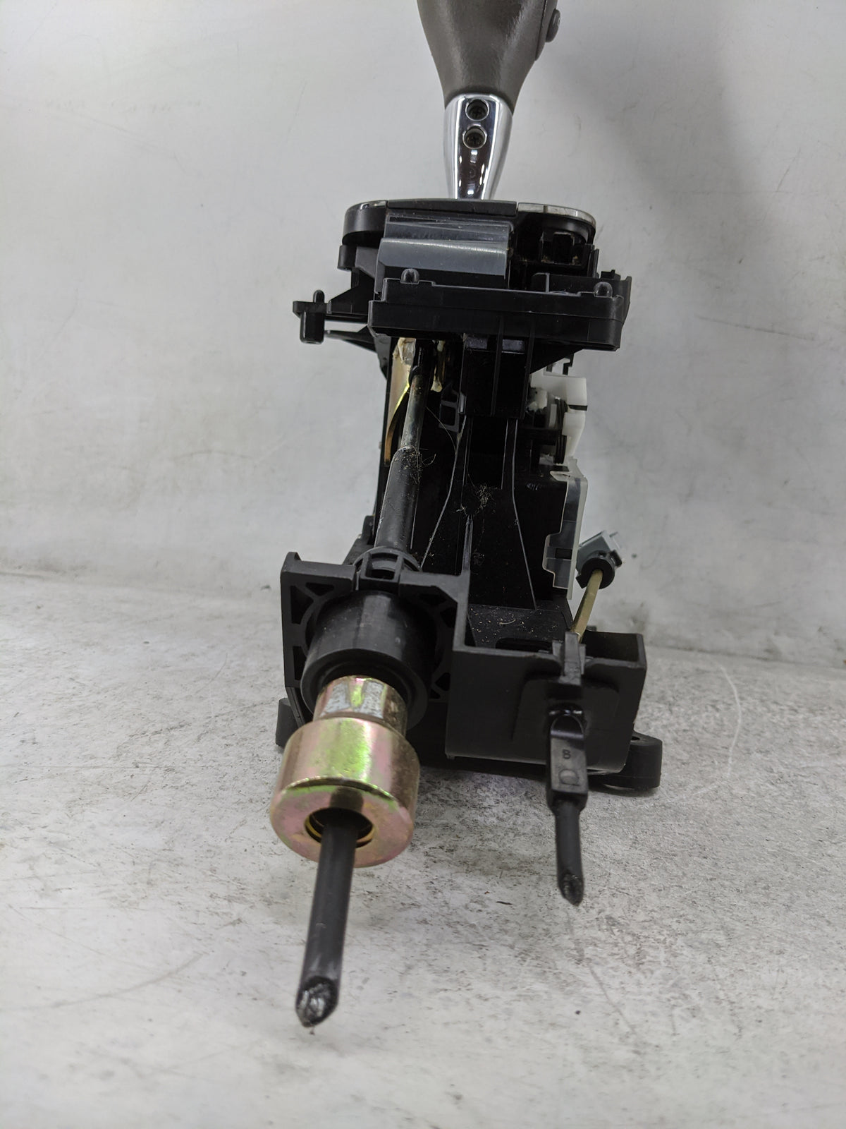 2005 Toyota Camry Floor Console Assembly Shifter 1480277 - Oemusedautoparts1.com