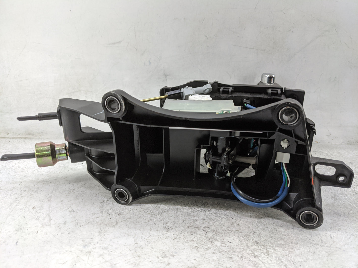 2005 Toyota Camry Floor Console Assembly Shifter 1480277 - Oemusedautoparts1.com