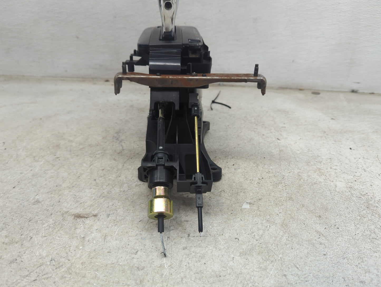 2005 Toyota Camry Floor Console Assembly Shifter - Oemusedautoparts1.com