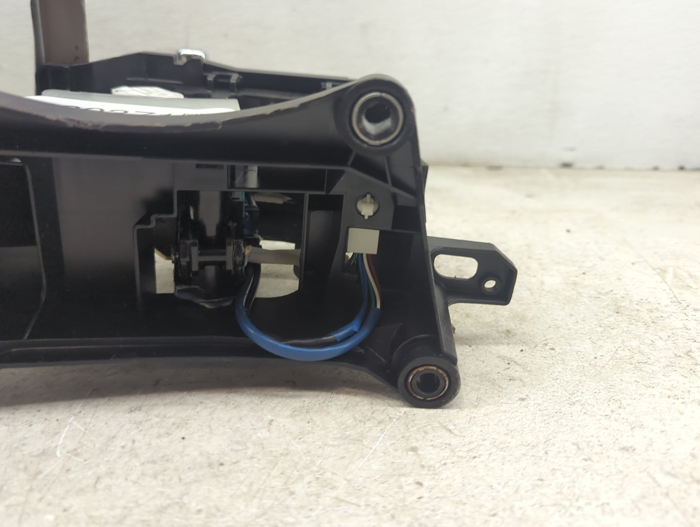 2005 Toyota Camry Floor Console Assembly Shifter - Oemusedautoparts1.com