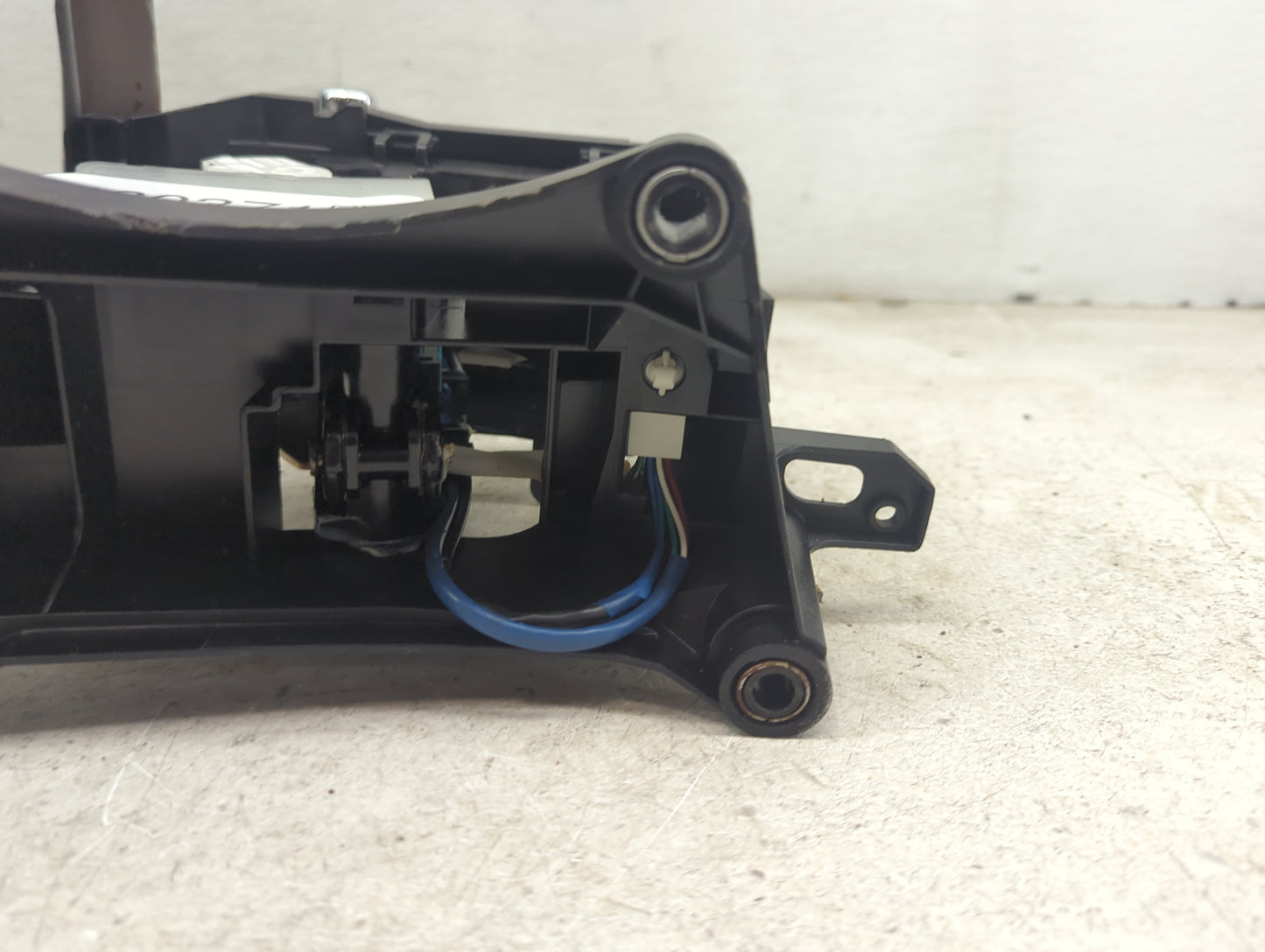 2005 Toyota Camry Floor Console Assembly Shifter - Oemusedautoparts1.com