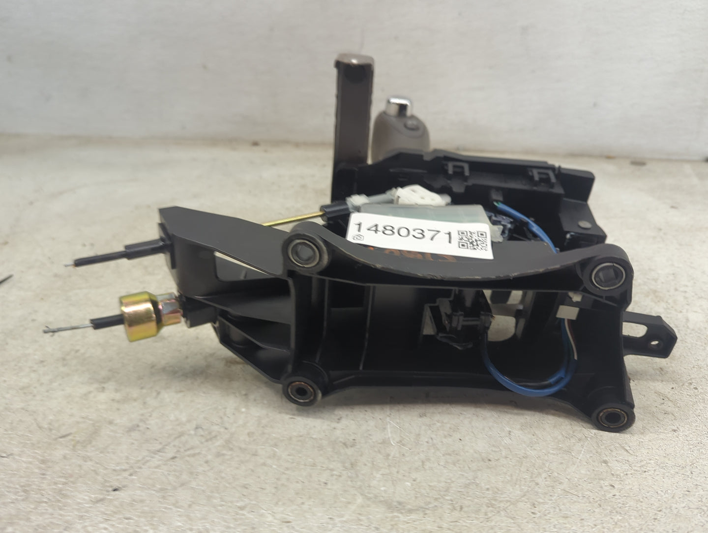 2005 Toyota Camry Floor Console Assembly Shifter - Oemusedautoparts1.com