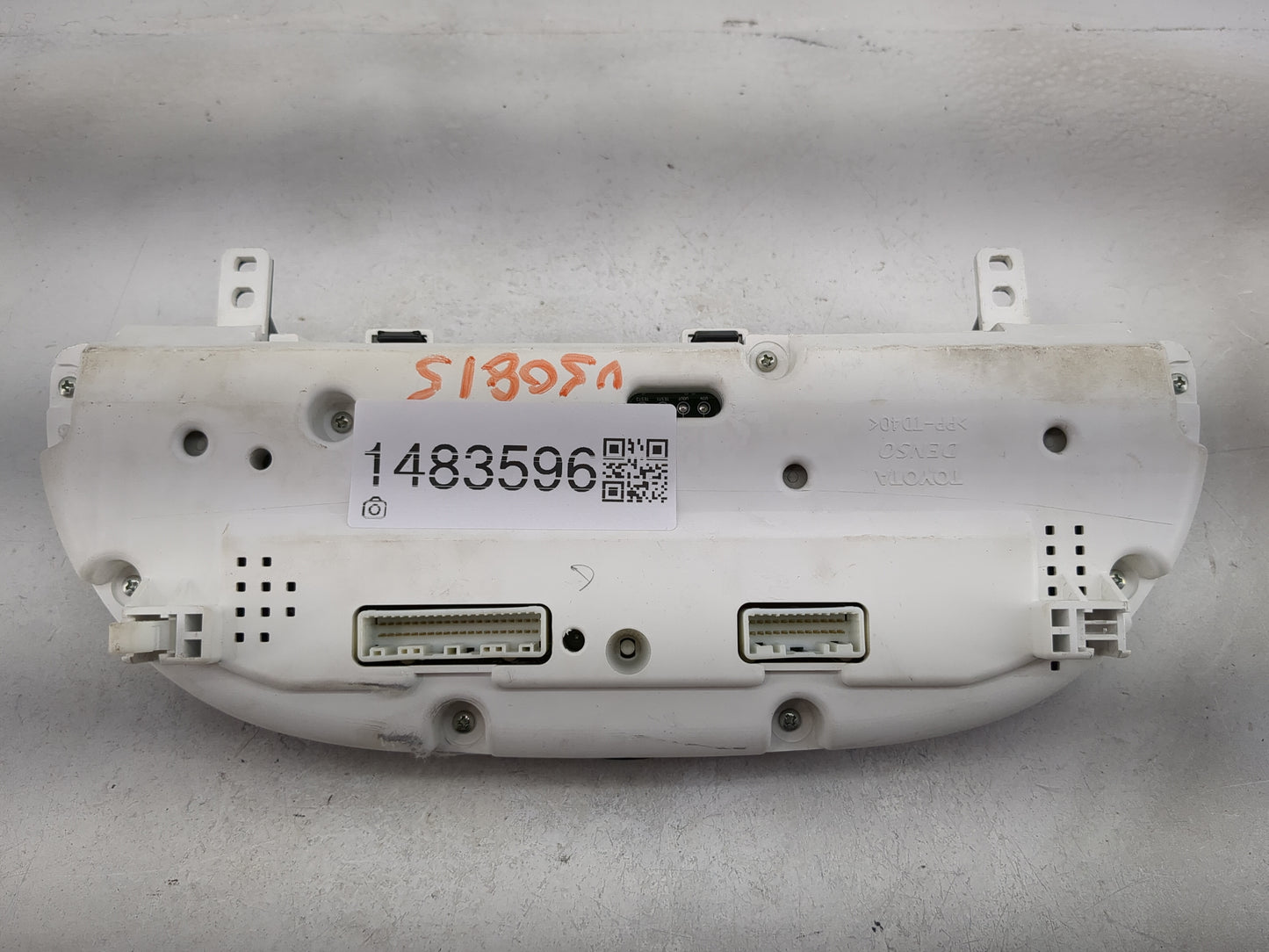 2005-2006 Toyota Camry Instrument Cluster Speedometer Gauges P/N:83800-06C10-00 TN257420-7112 Miles: Fits Fits 2005 2006 OEM