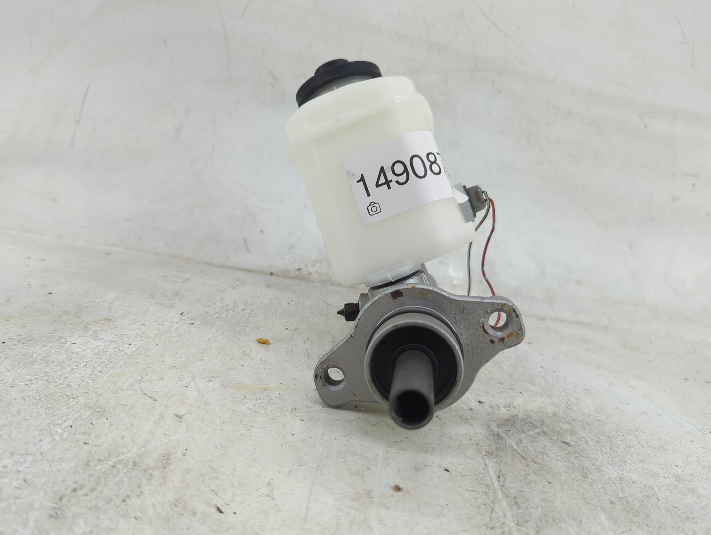 2005-2006 Toyota Camry Brake Master Cylinder 1490876 - Oemusedautoparts1.com